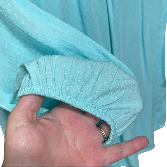 Crown & Ivy Women's Light Blue V Neck Blouse Size Large - Picture 5 of 6